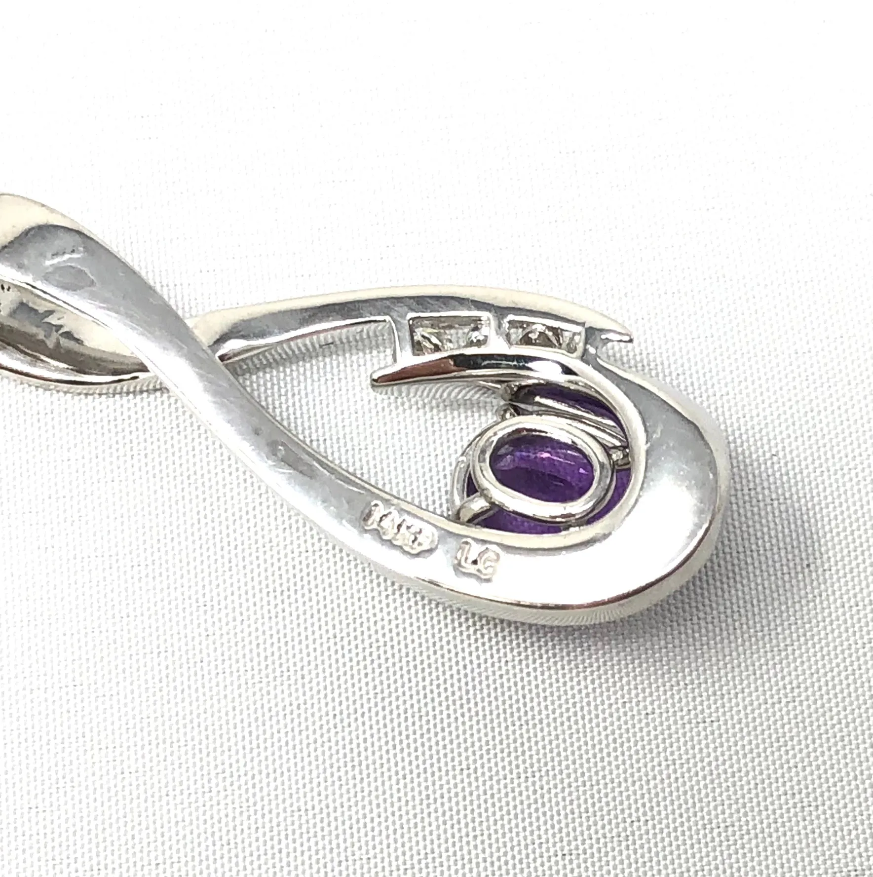 14K White Gold 1.38ct Amethyst Oval 0.10ctw Diamond Necklace Pendant