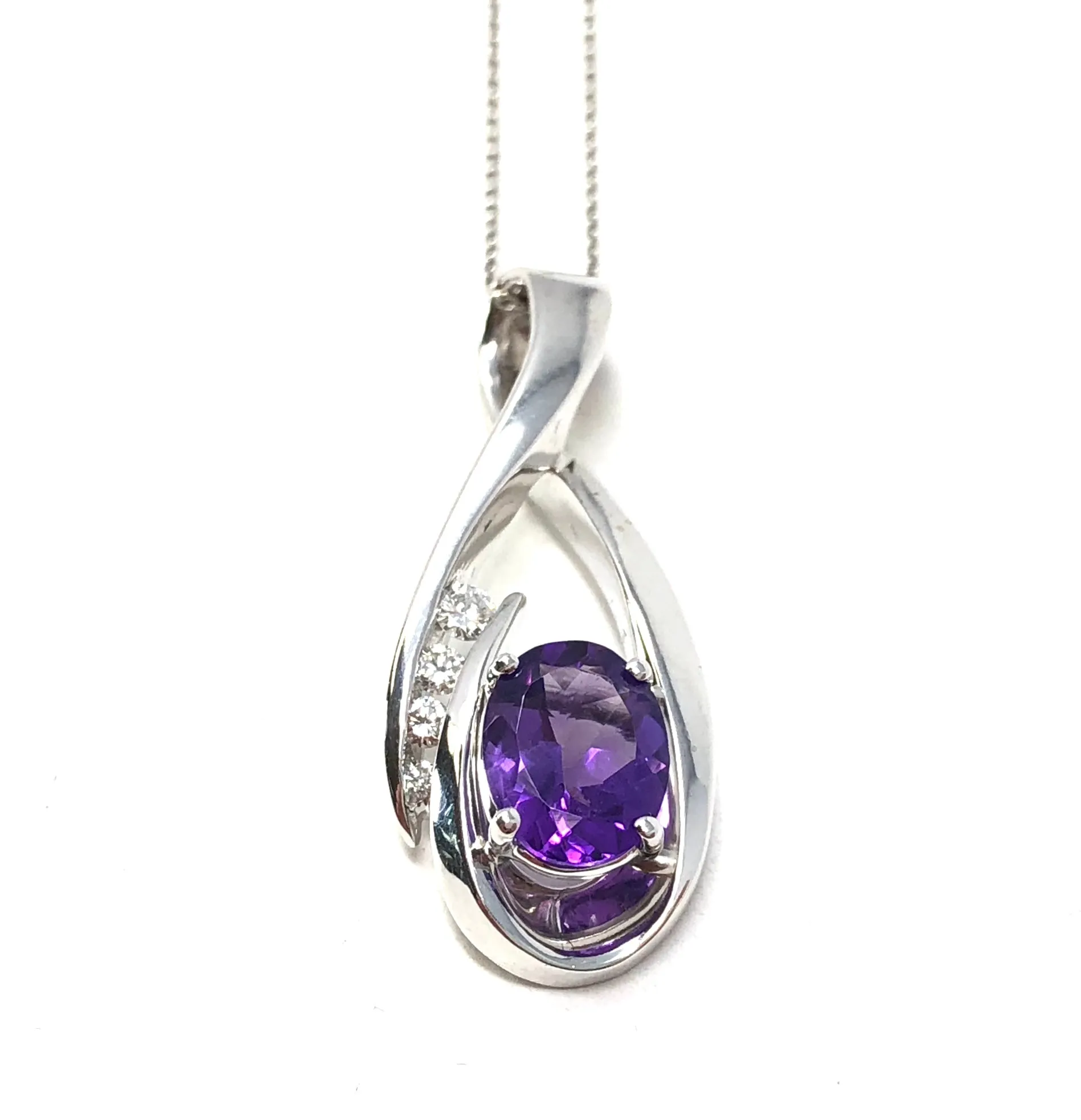 14K White Gold 1.38ct Amethyst Oval 0.10ctw Diamond Necklace Pendant