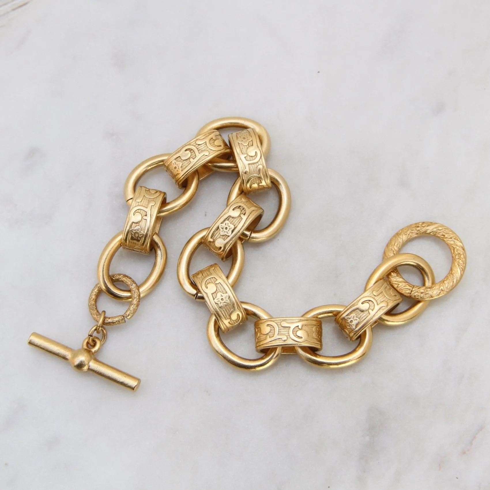 Alternating Pattern & Plain Link Bracelet - Gold Plate