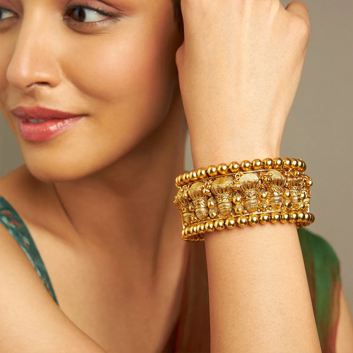 Antique Bangle 160740
