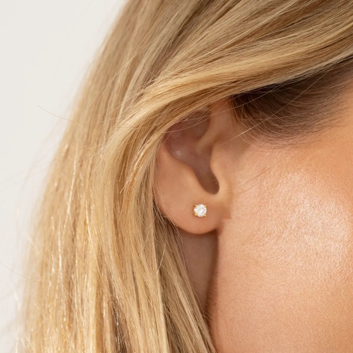 Diamond Stud Earring in Gold