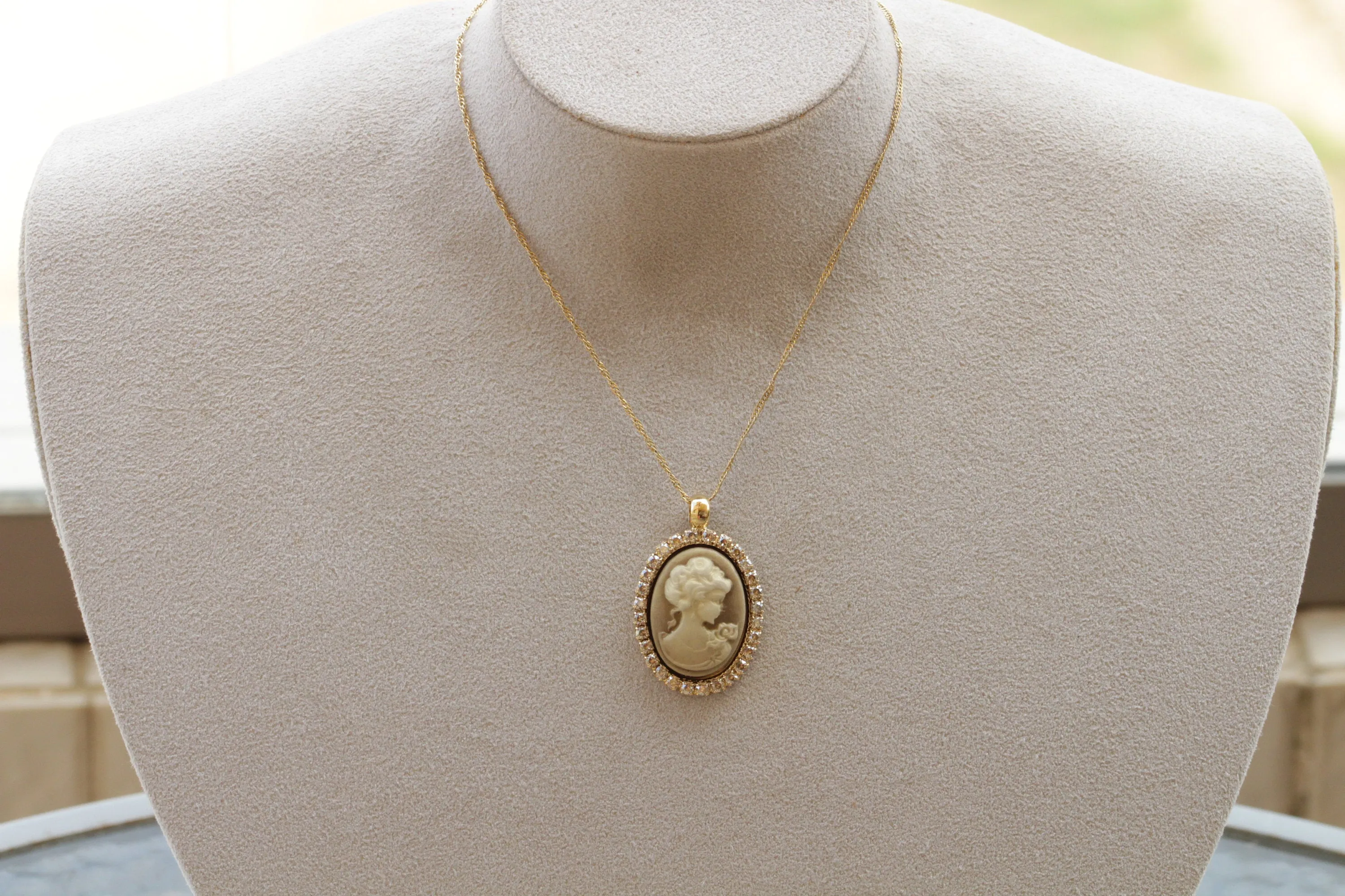 GOLD CAMEO JEWELRY