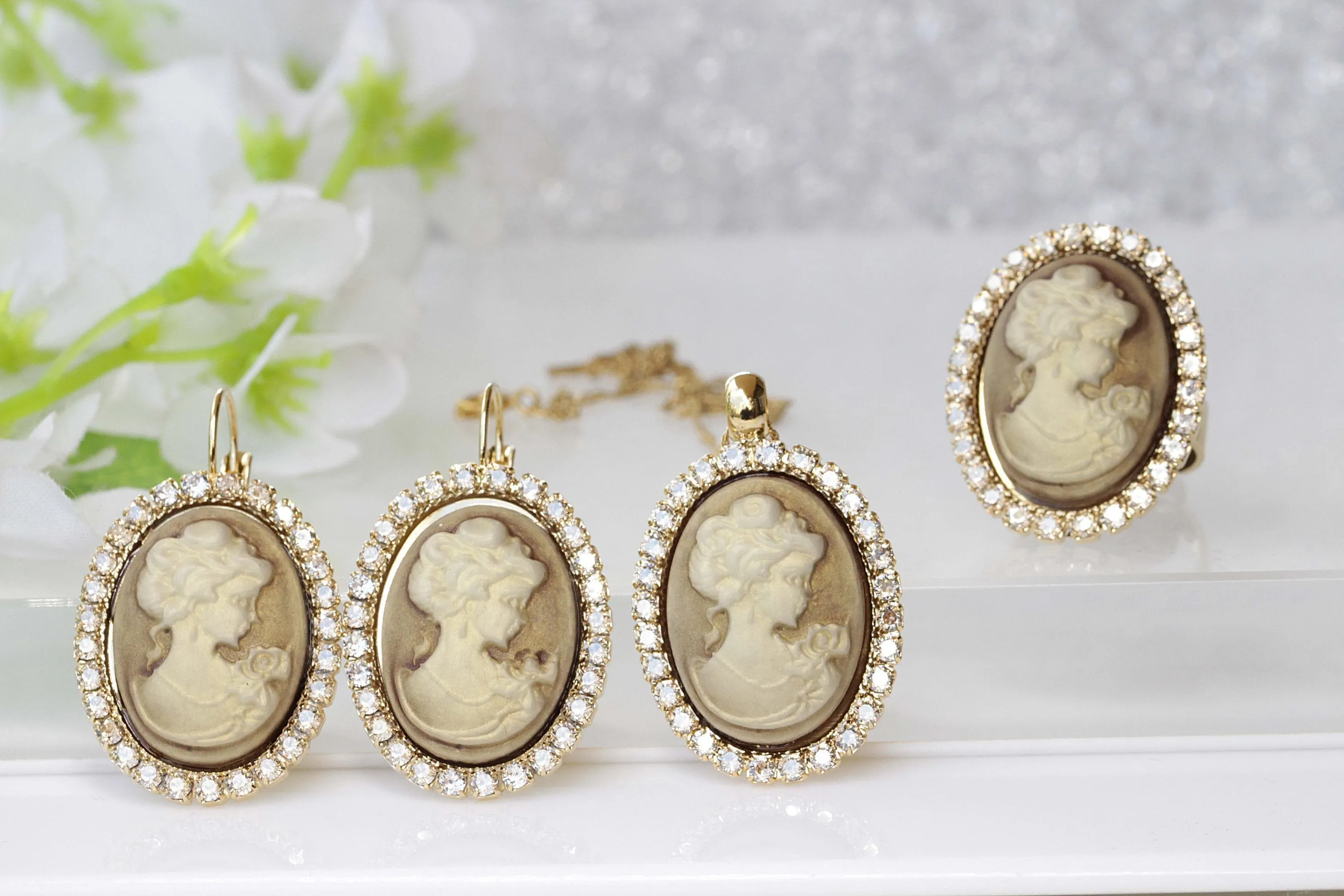 GOLD CAMEO JEWELRY