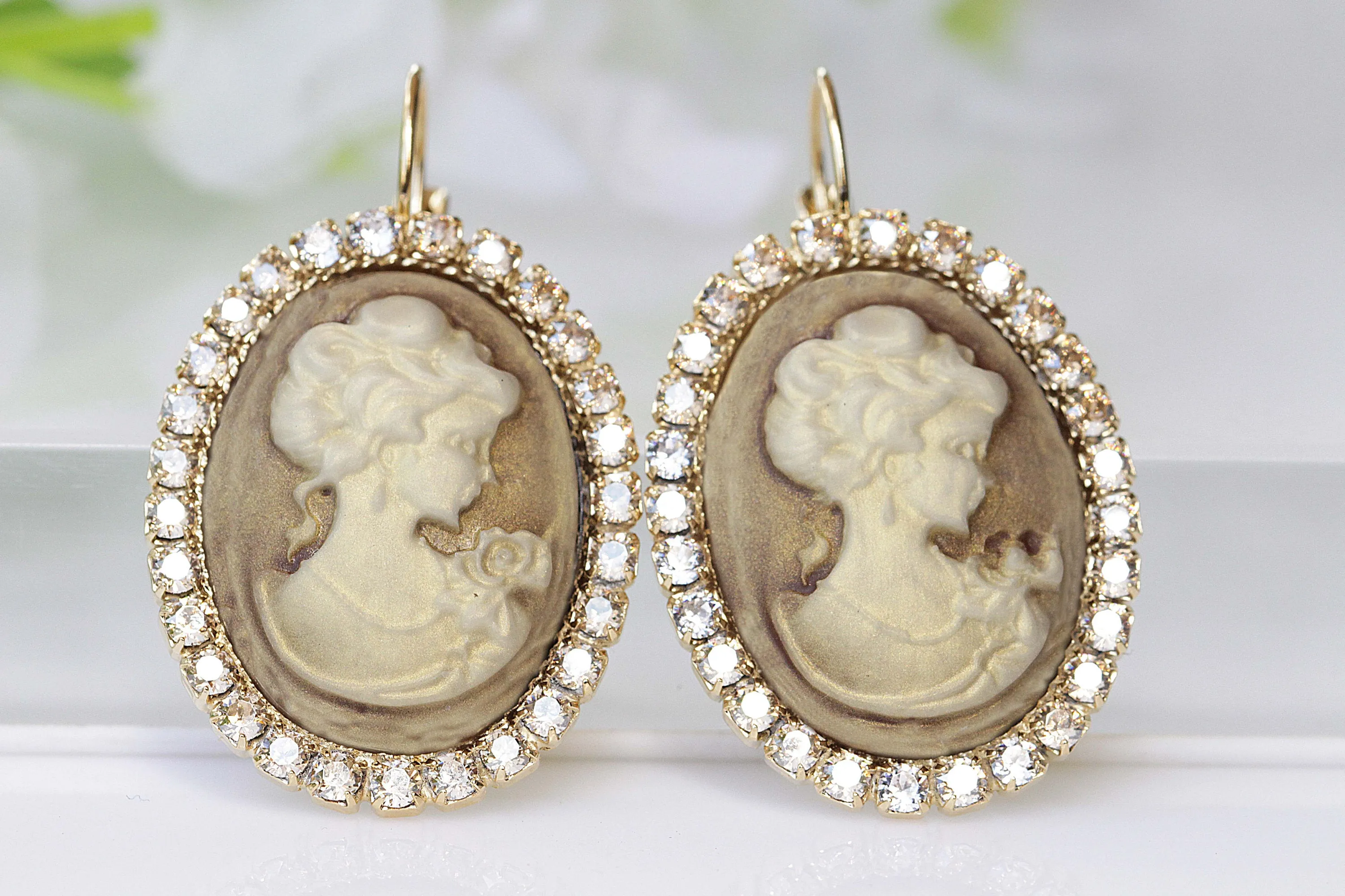 GOLD CAMEO JEWELRY