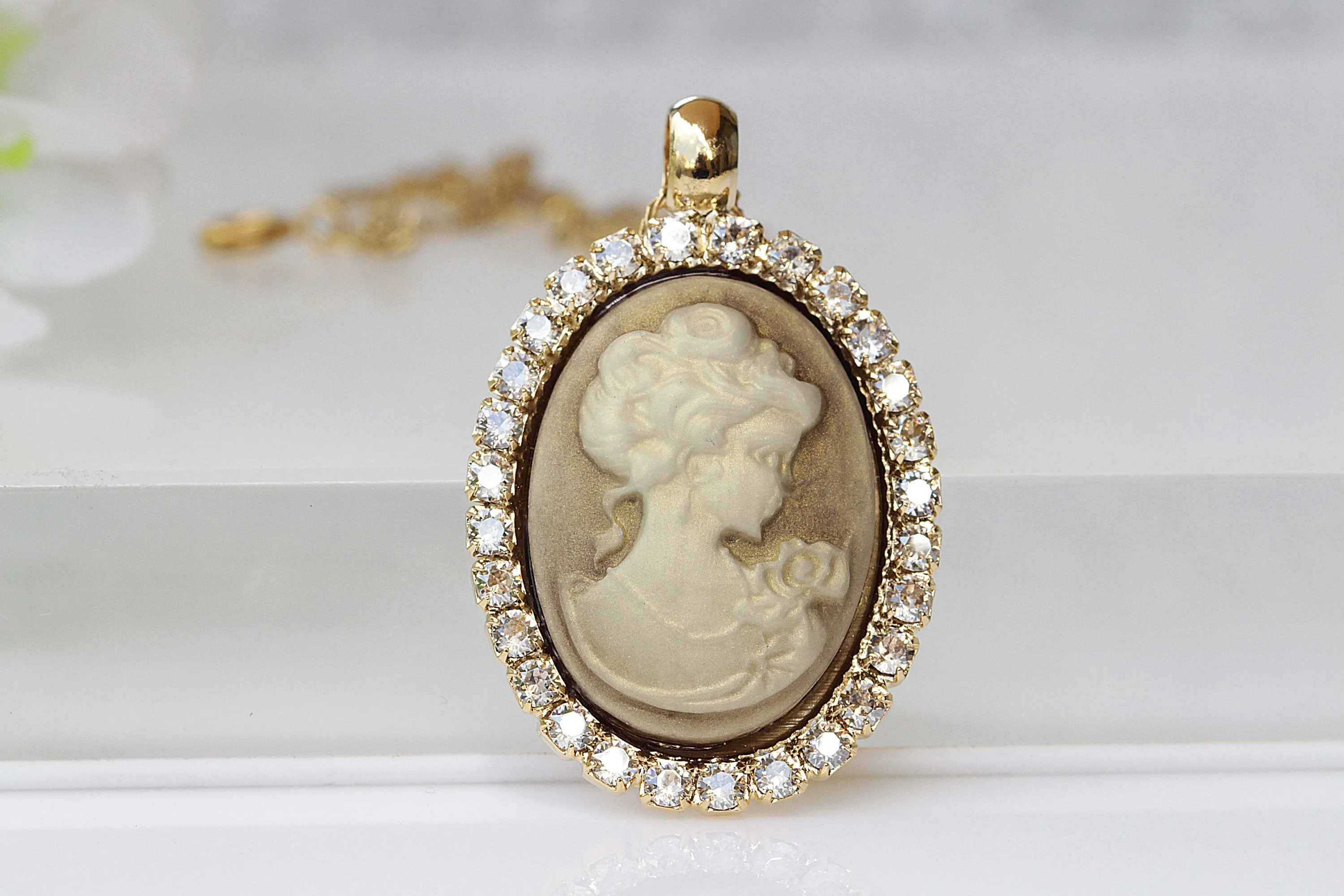 GOLD CAMEO JEWELRY