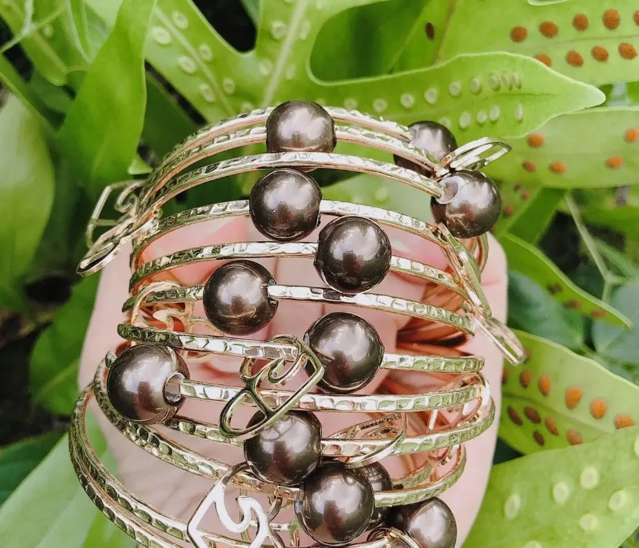 Straight Bangle with Heart Wave Charm and Brown Shell Pearl