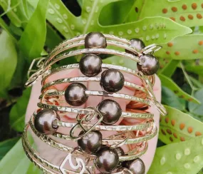 Straight Bangle with Heart Wave Charm and Brown Shell Pearl