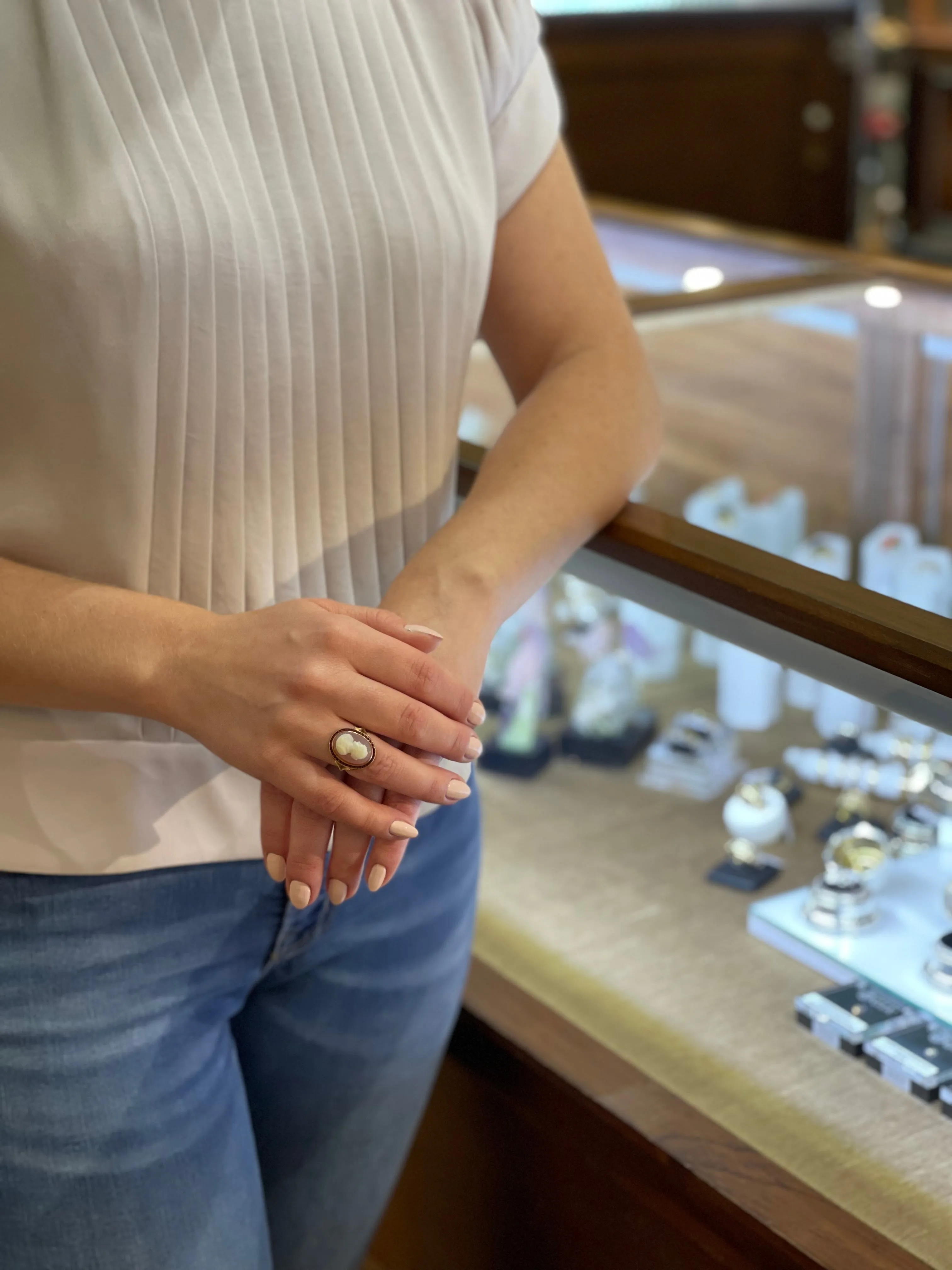 Vintage 14K Yellow and Rose Gold Shell Cameo Ring