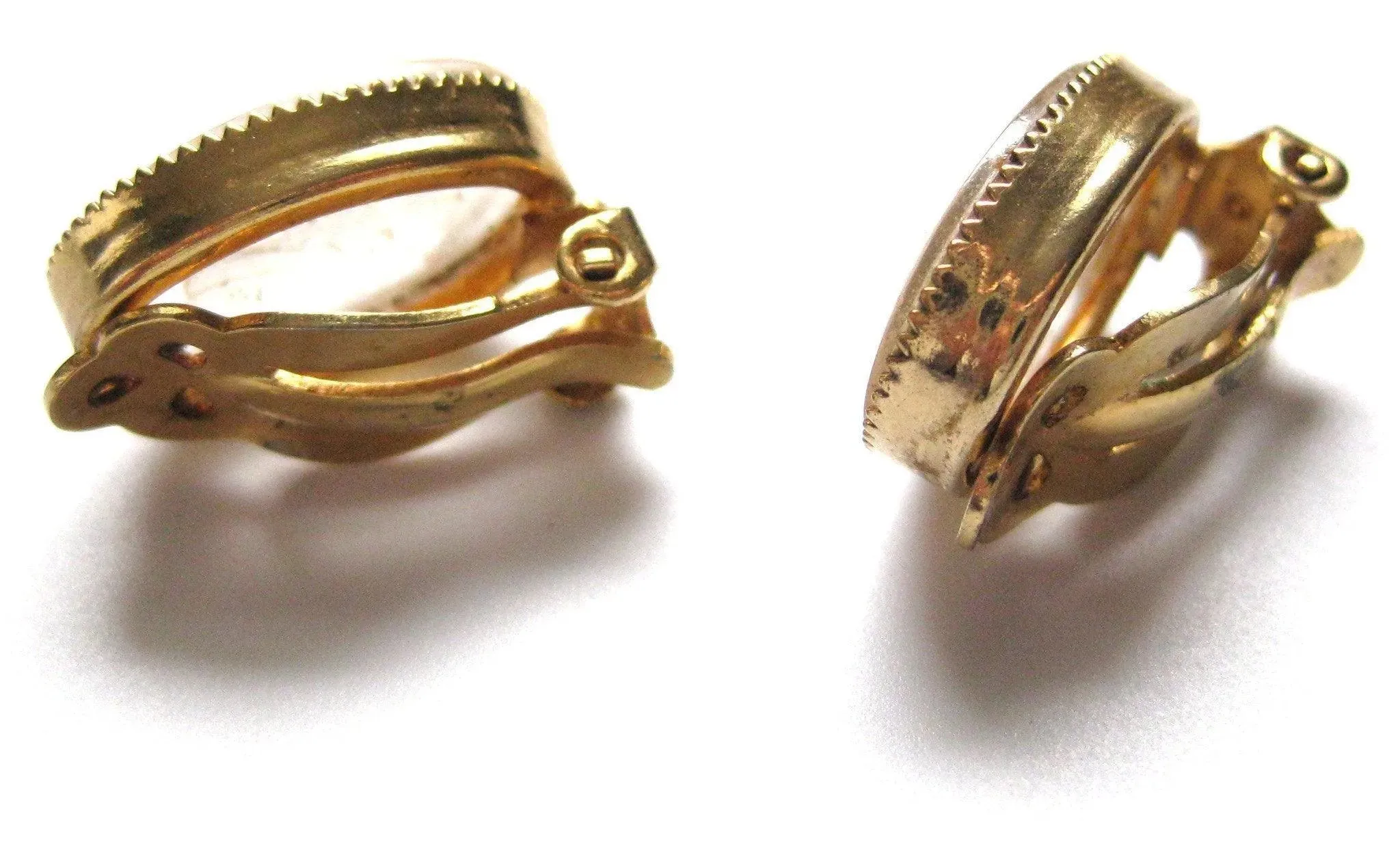 Vintage 1950s Cameo Clip Earrings