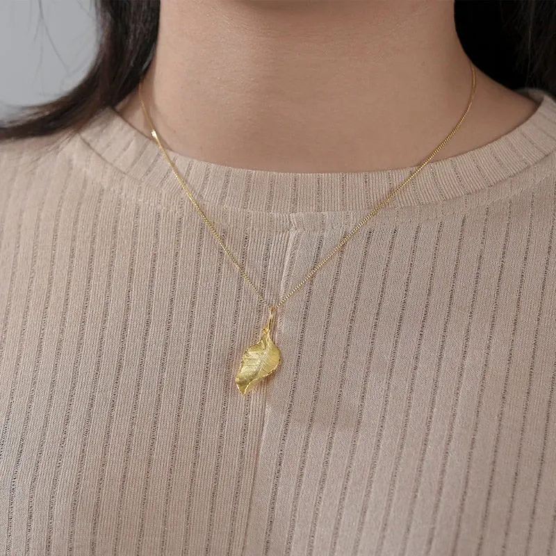 Vintage Lux 18K Gold Elegant Autumn Leaf Necklace