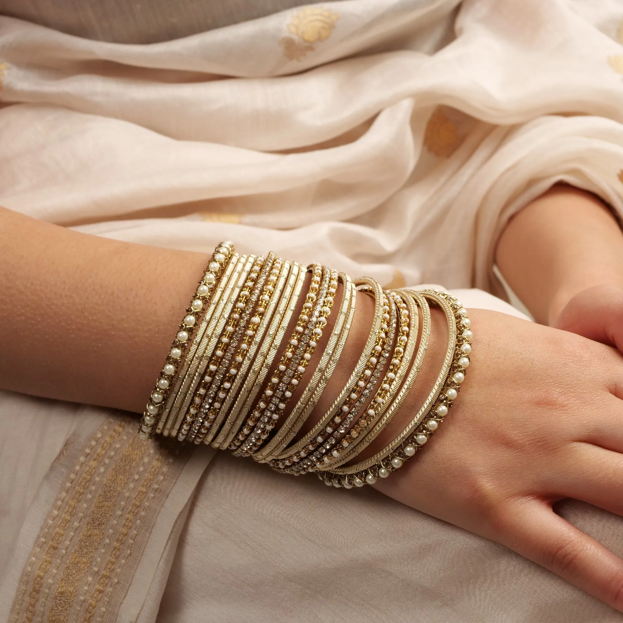 Vintage Pearl Bangle Set in White